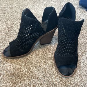 Vince Camuto • Fritzie Bootie